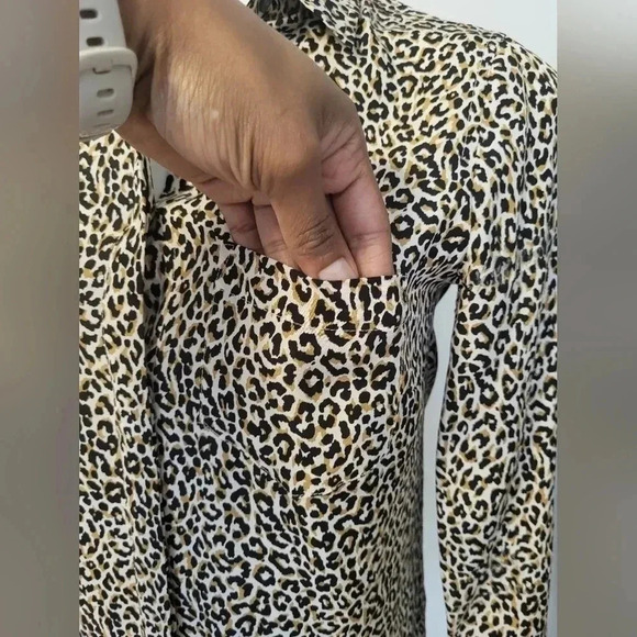 J.Crew 100% Silk Leopard Print Button Down Oversized Blouse(00) - Picture 7 of 10